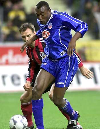 他缺席即将 他缺席即将